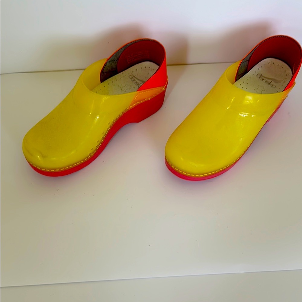 Dansko translucent clogs - Sonja
Fits true to size. New W/O box.
Never worn